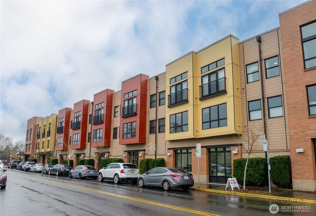 210 W Pioneer #313, Puyallup, WA 98371