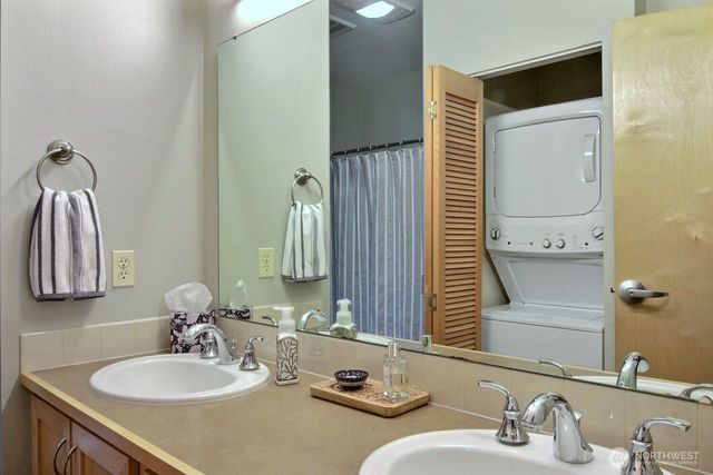 210 W Pioneer #313, Puyallup, WA 98371