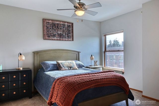 210 W Pioneer #313, Puyallup, WA 98371