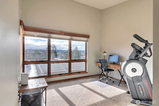 210 W Pioneer #313, Puyallup, WA 98371