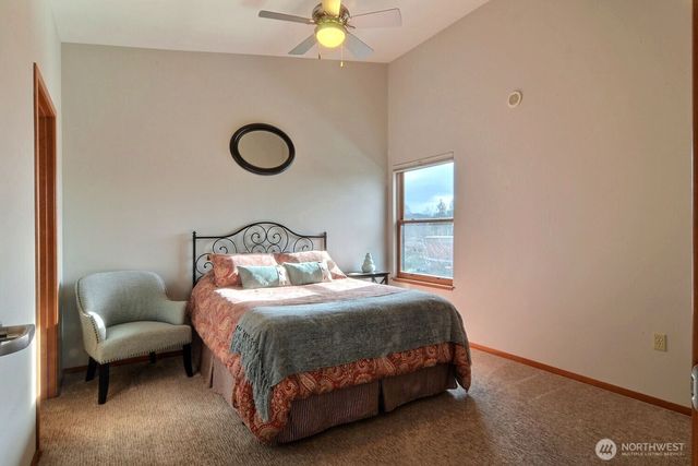 210 W Pioneer #313, Puyallup, WA 98371