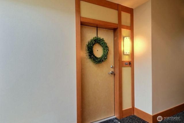 210 W Pioneer #313, Puyallup, WA 98371