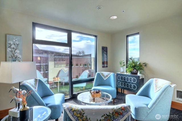 210 W Pioneer #313, Puyallup, WA 98371