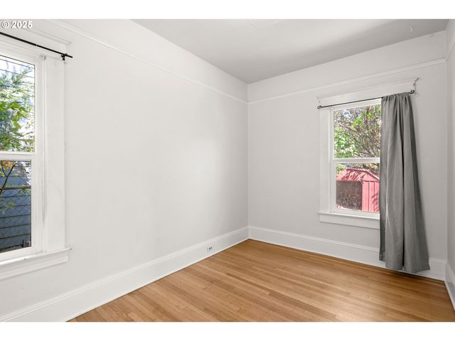 5704 N GREELEY Ave, Portland, OR 97217