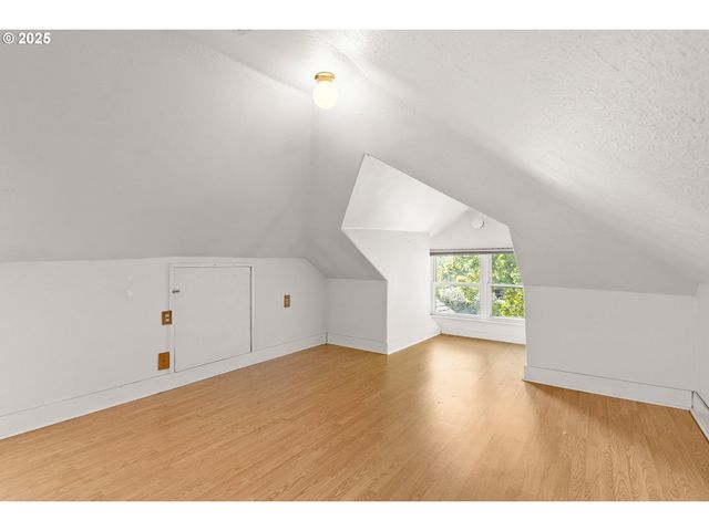 5704 N GREELEY Ave, Portland, OR 97217