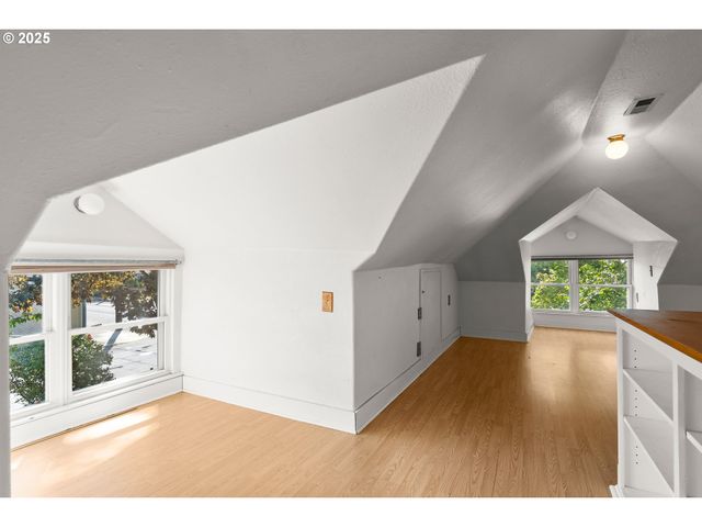 5704 N GREELEY Ave, Portland, OR 97217