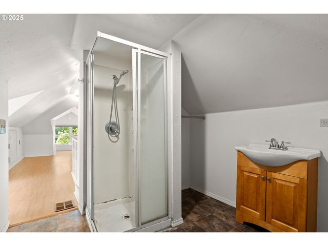 5704 N GREELEY Ave, Portland, OR 97217