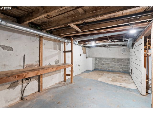 5704 N GREELEY Ave, Portland, OR 97217