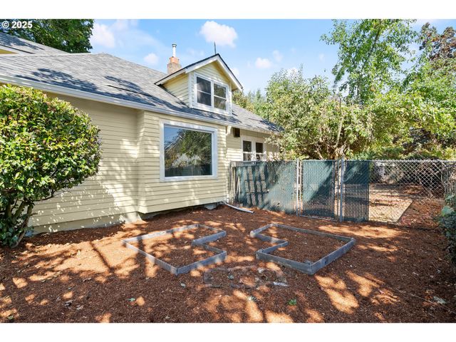 5704 N GREELEY Ave, Portland, OR 97217