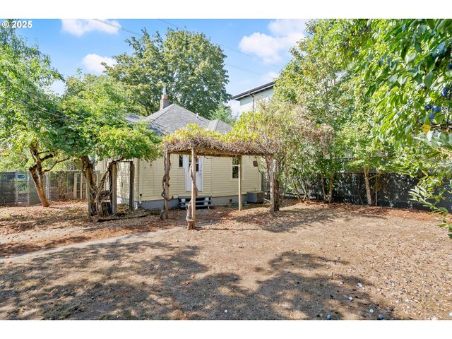 5704 N GREELEY Ave, Portland, OR 97217