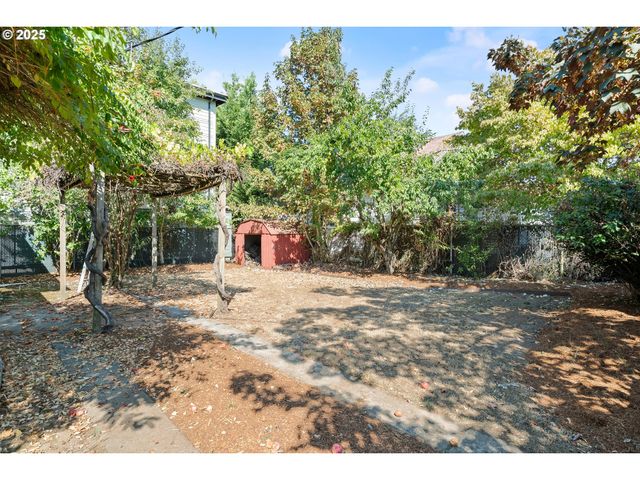 5704 N GREELEY Ave, Portland, OR 97217