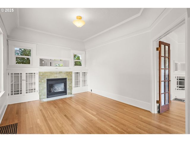 5704 N GREELEY Ave, Portland, OR 97217