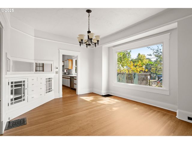5704 N GREELEY Ave, Portland, OR 97217