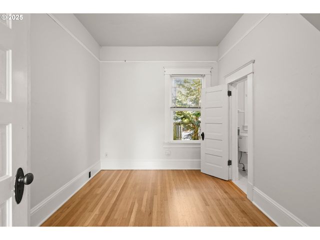 5704 N GREELEY Ave, Portland, OR 97217