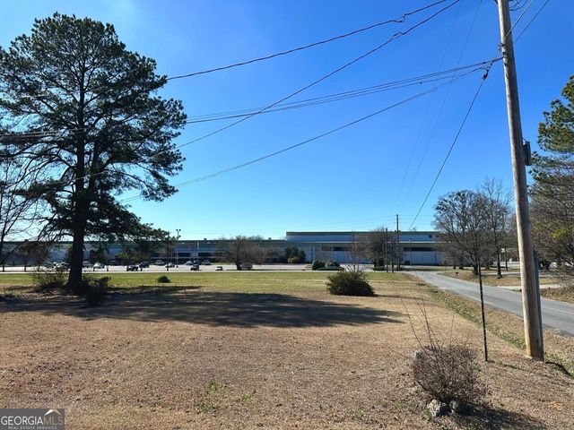 201 Porch Loop Loop SE, Calhoun, GA 30701