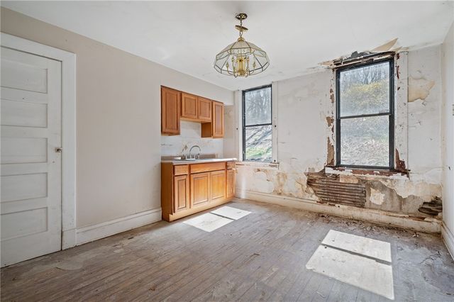 1339 Romanhoff Street, Spring Hill, PA 15212