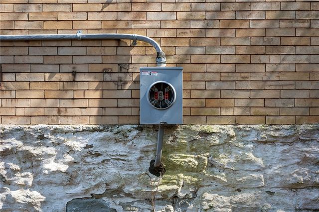 1339 Romanhoff Street, Spring Hill, PA 15212