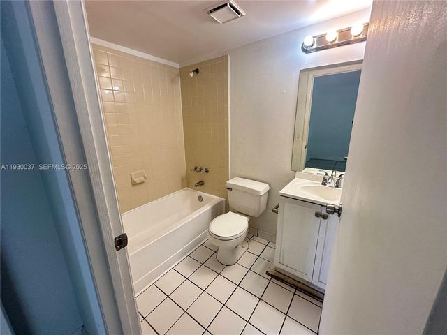 301 Palm Way 206, Pembroke Pines, FL 33025