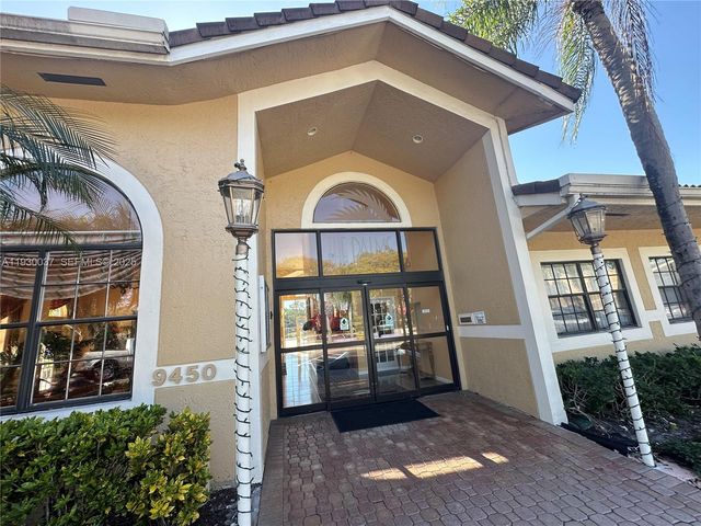 301 Palm Way 206, Pembroke Pines, FL 33025