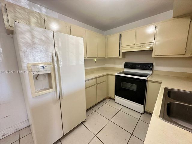 301 Palm Way 206, Pembroke Pines, FL 33025