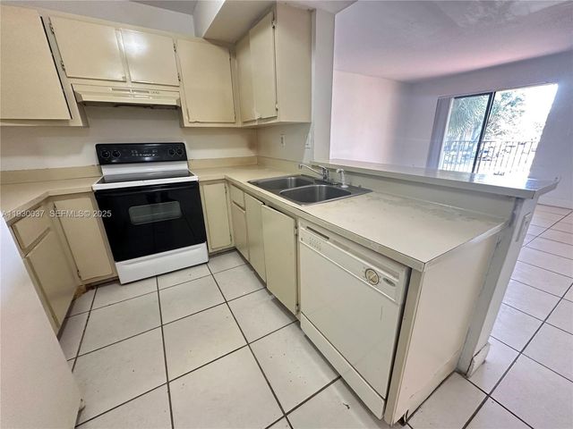 301 Palm Way 206, Pembroke Pines, FL 33025