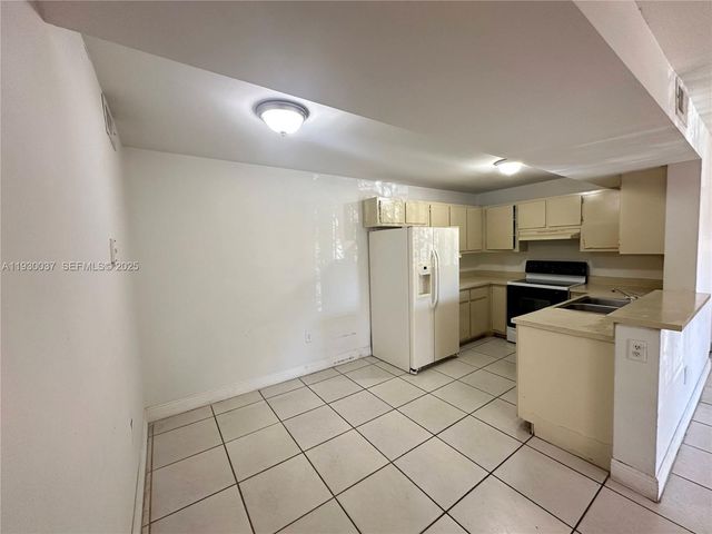 301 Palm Way 206, Pembroke Pines, FL 33025