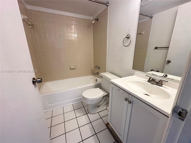 301 Palm Way 206, Pembroke Pines, FL 33025