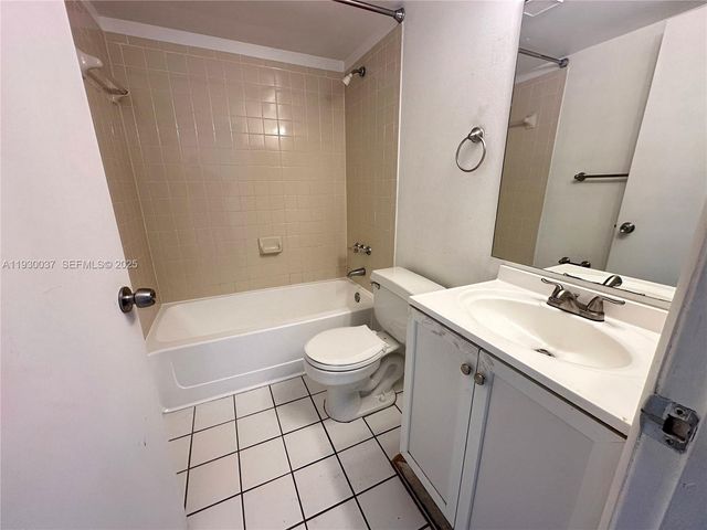 301 Palm Way 206, Pembroke Pines, FL 33025