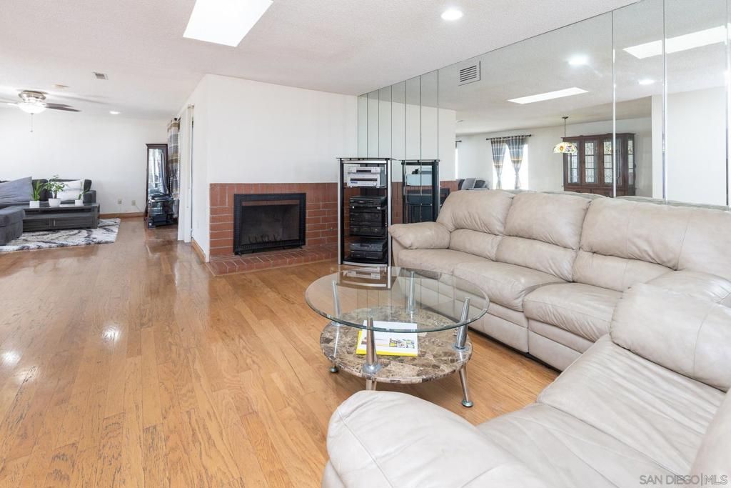 Image 10 of property listing at 2254 Spring Oak Way, San Diego, CA 92139