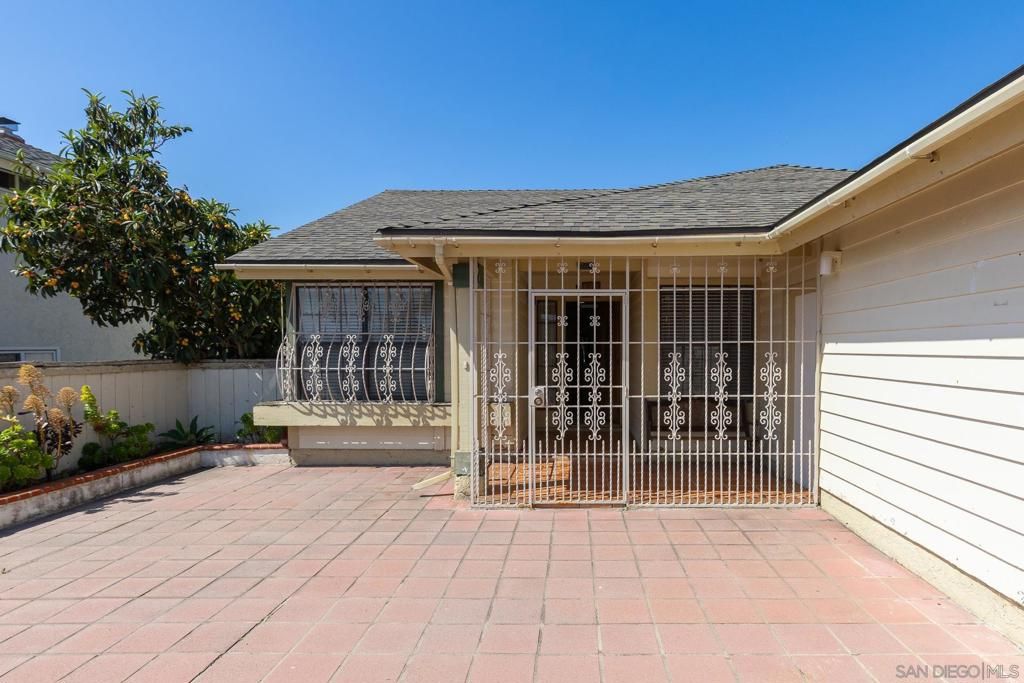 Image 3 of property listing at 2254 Spring Oak Way, San Diego, CA 92139