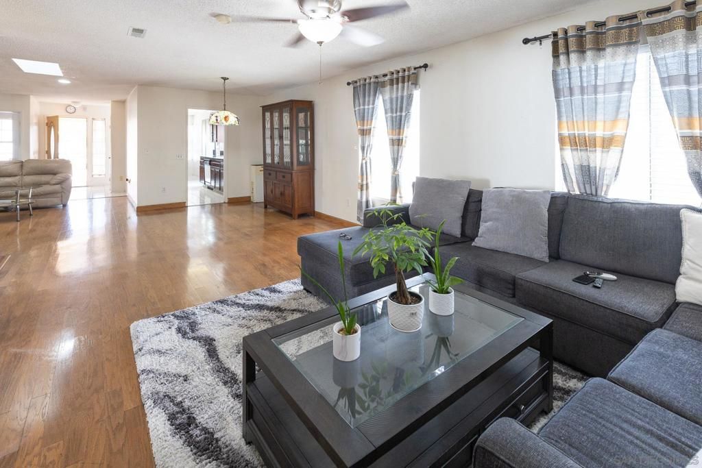 Image 6 of property listing at 2254 Spring Oak Way, San Diego, CA 92139