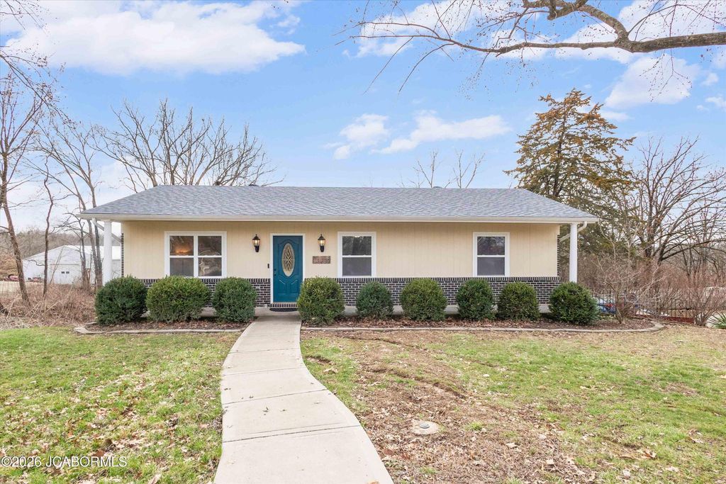 1732 CEDAR LANE, Holts Summit, MO 65043