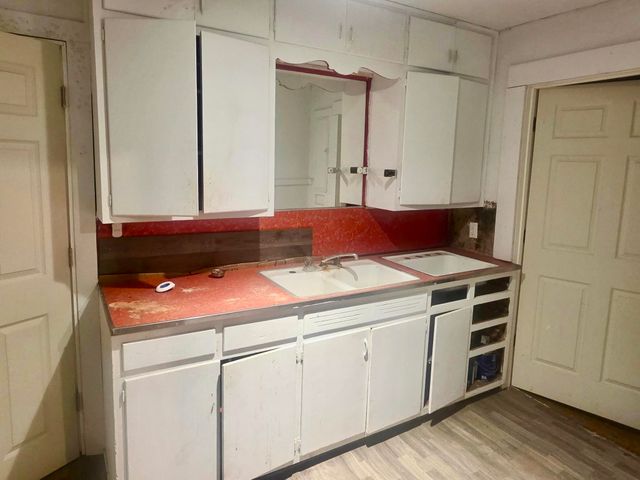 6069 Lapeer Road, Burton, MI 48509