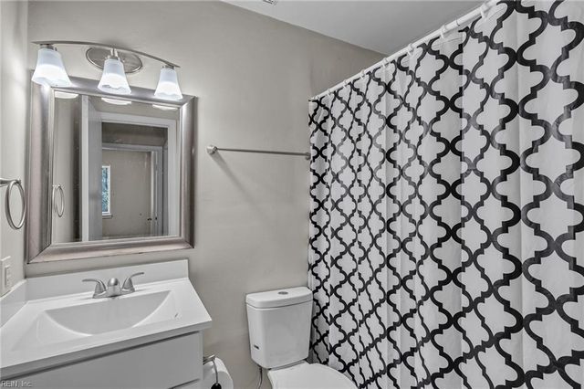 3238 Manor Glenn CT, Virginia Beach, VA 23453