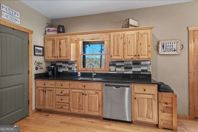 411 Gunite Circle, Ellijay, GA 30540