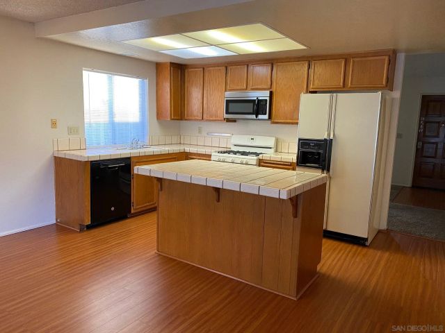 9888 Dauntless St, San Diego, CA 92126