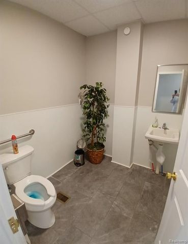 12645 Gratiot Avenue, Detroit, MI 48205