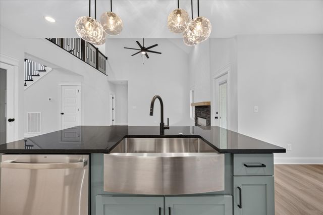 353 Young Lane, Pleasant View, TN 37146