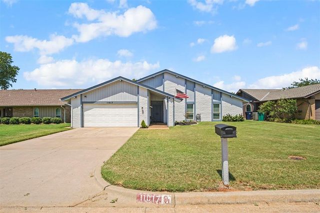 11017 Coachmans Road, Yukon, OK 73099