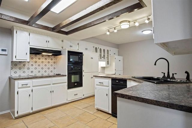 11017 Coachmans Road, Yukon, OK 73099