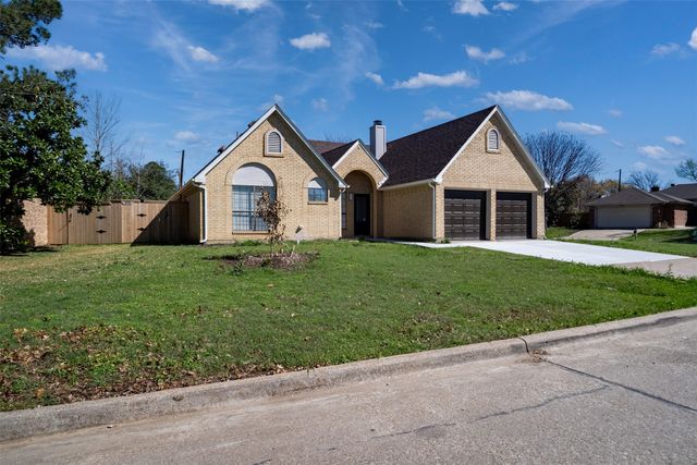 6111 Maple Leaf Drive, Arlington, TX 76017
