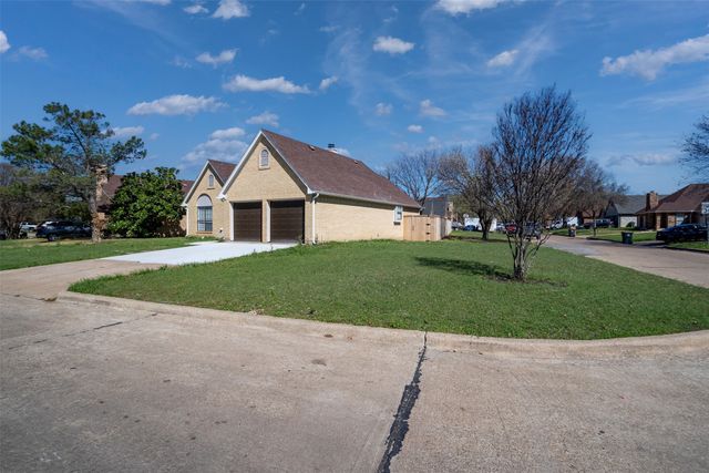 6111 Maple Leaf Drive, Arlington, TX 76017