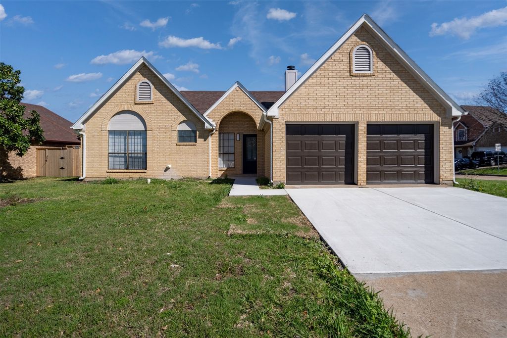 6111 Maple Leaf Drive, Arlington, TX 76017