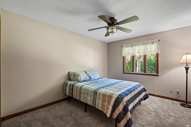 1505 N Etna Road, Huntington, IN 46750