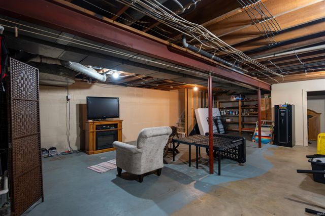 1505 N Etna Road, Huntington, IN 46750