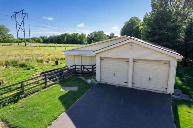 1505 N Etna Road, Huntington, IN 46750