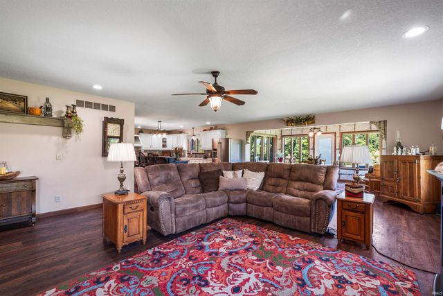 1505 N Etna Road, Huntington, IN 46750