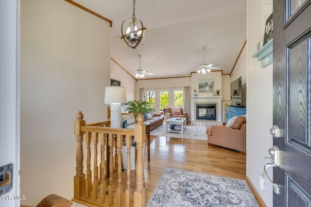 127 West Lake Drive, Rogersville, TN 37857