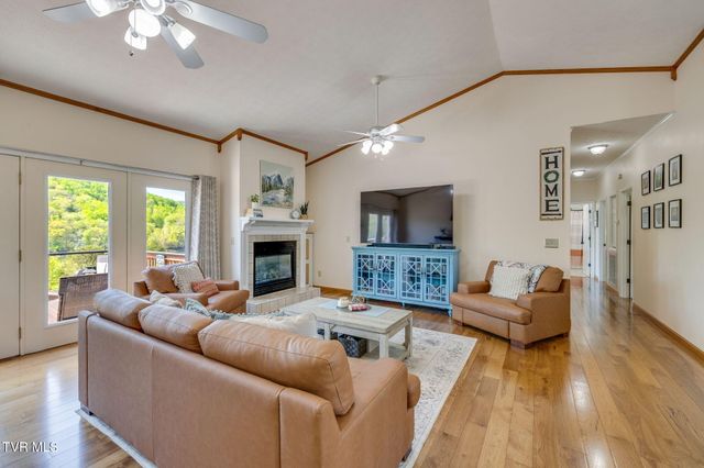 127 West Lake Drive, Rogersville, TN 37857