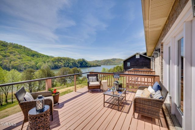 127 West Lake Drive, Rogersville, TN 37857